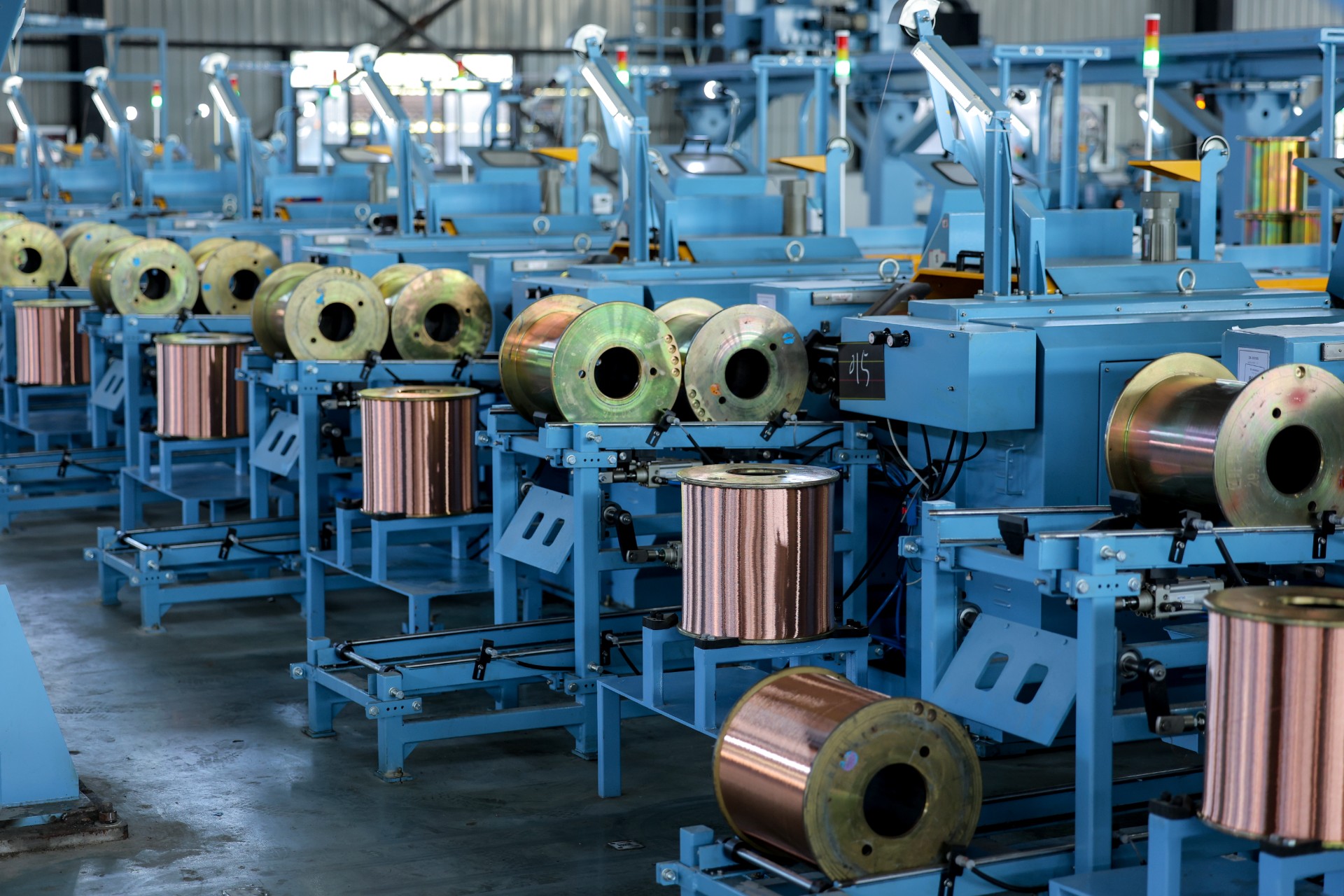 自动化车间  自动小拉机